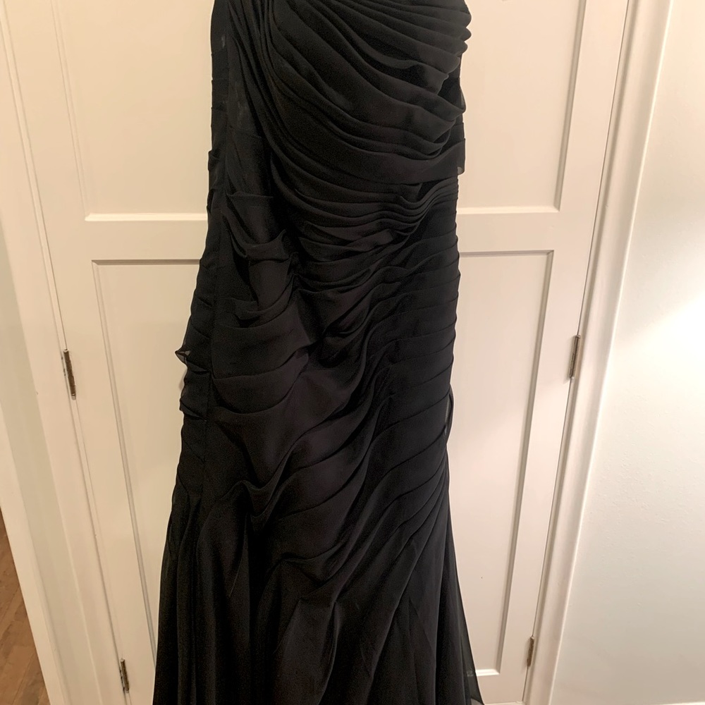 Mon Sherie mermaid style evening gown. Black-size 10